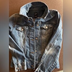Vintage Gap Jean jacket. It’s clean and perfect!